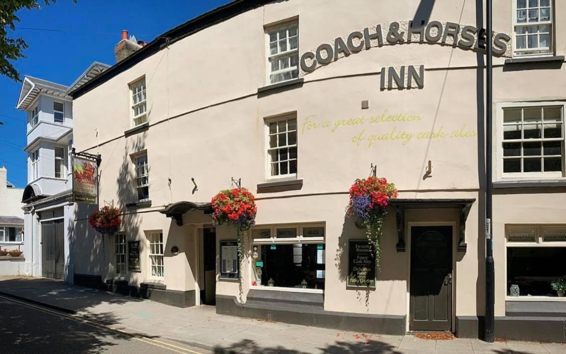 צ'פסטו The Coach And Horses Inn מראה חיצוני תמונה